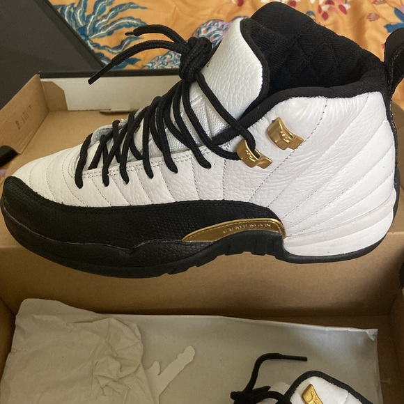 Jordan Retro 12 Size 5Y - Picture 2 of 6